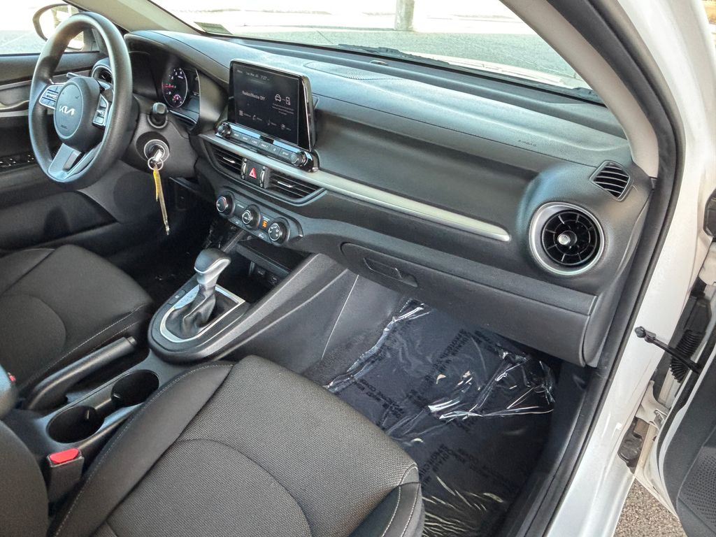 Thumbnail: 2023 Kia Forte - 18