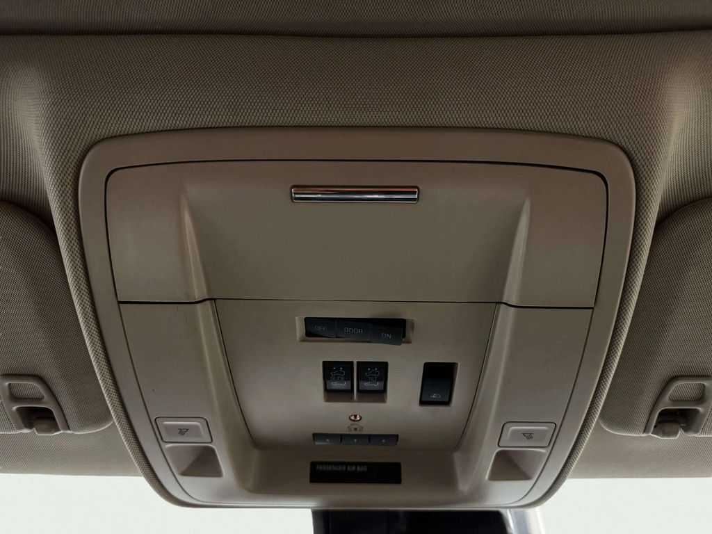 Used 2016 White Frost Tricoat GMC Denali image 22