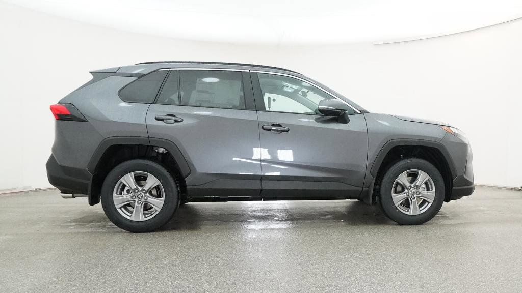 2025 Toyota RAV4 XLE 27