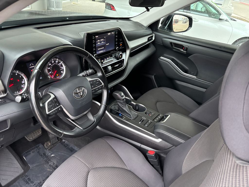 Thumbnail: 2022 Toyota Highlander - 9