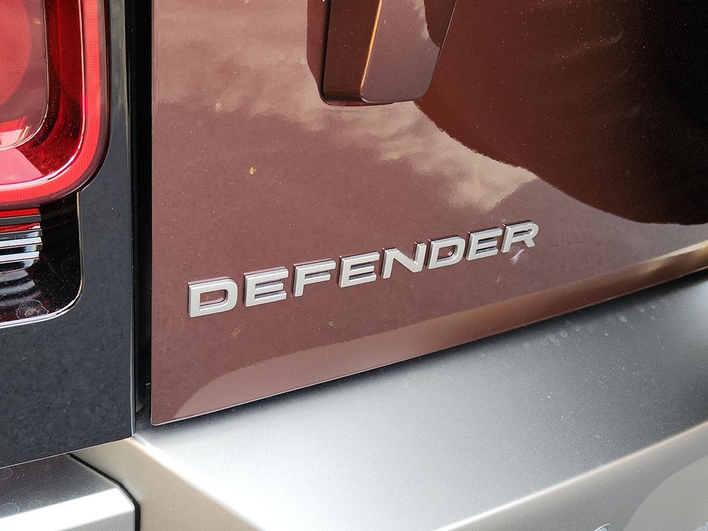Thumbnail: 2025 Land Rover Defender - 11