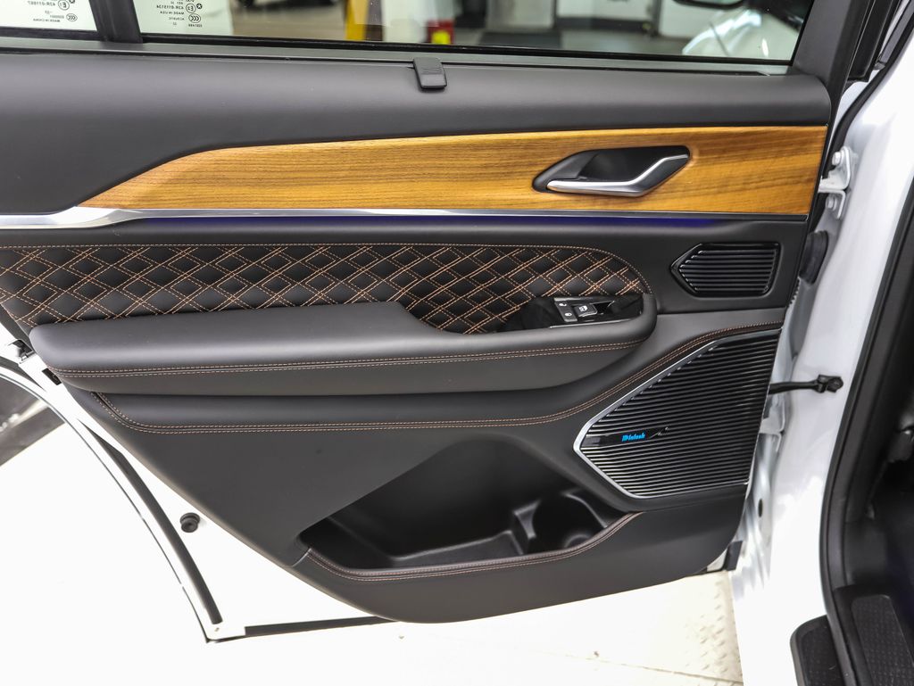 Thumbnail: 2023 Jeep Grand Cherokee L - 20