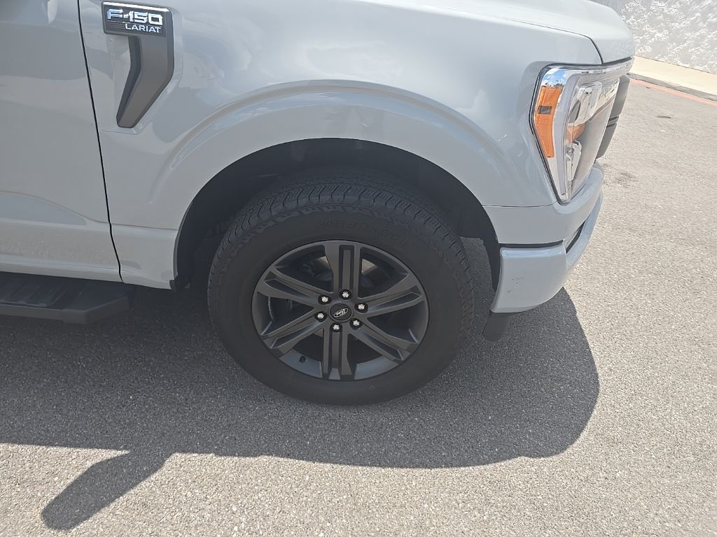 View vehicle photo 4