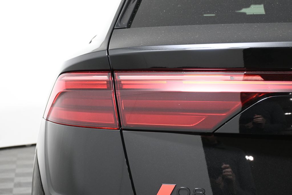 2025 Audi Q8  12