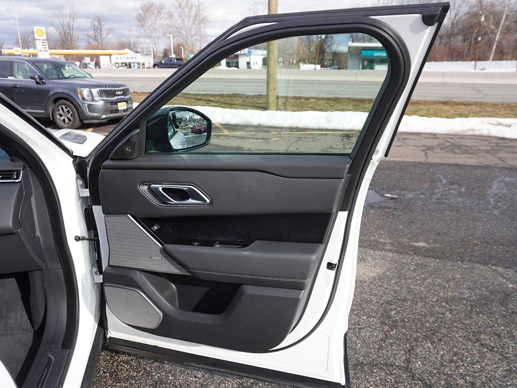 Used 2023 White Land Rover HST image 29