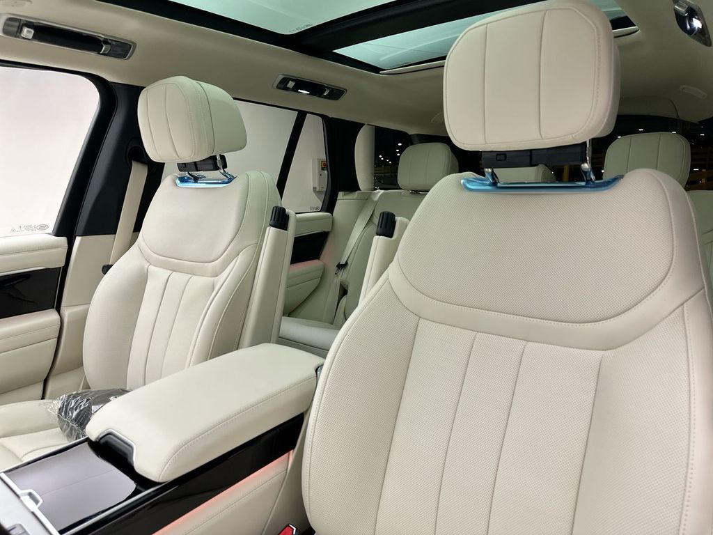 Thumbnail: 2026 Land Rover Range Rover - 18