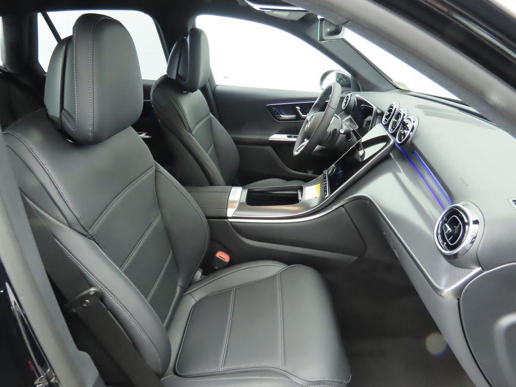 2025 Mercedes-Benz GLC 300 21