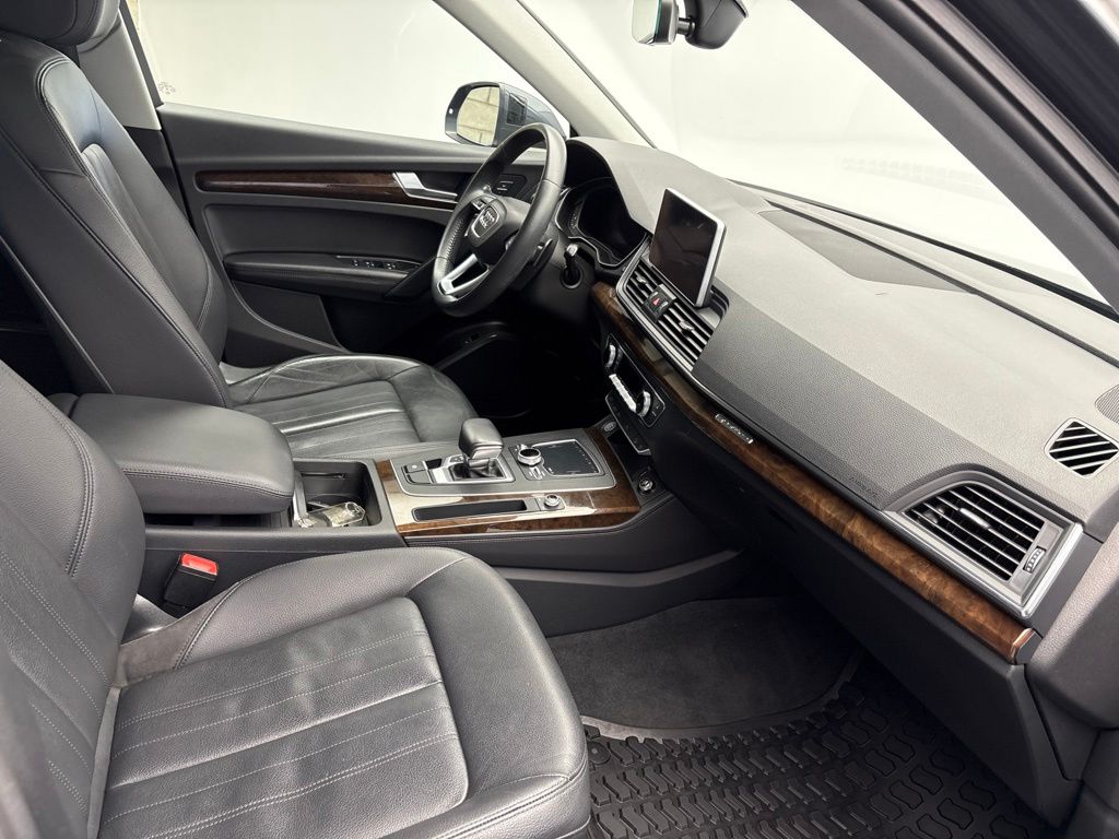 Thumbnail: 2020 Audi Q5 - 25