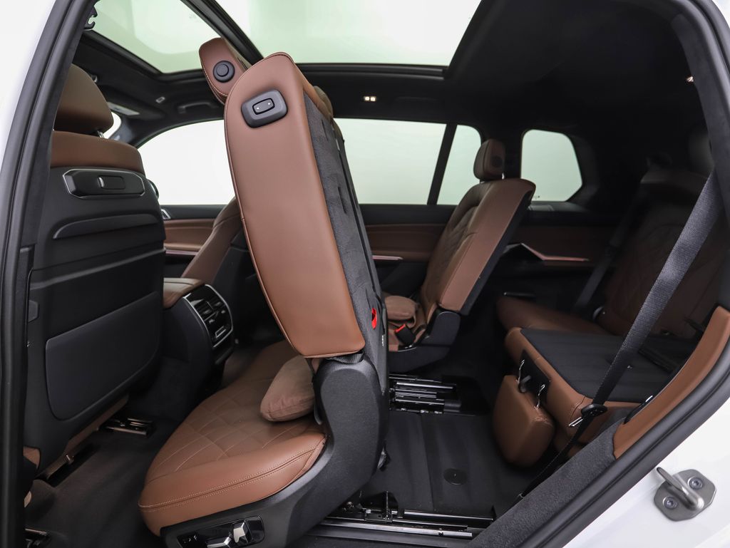 Thumbnail: 2023 BMW X7 - 25