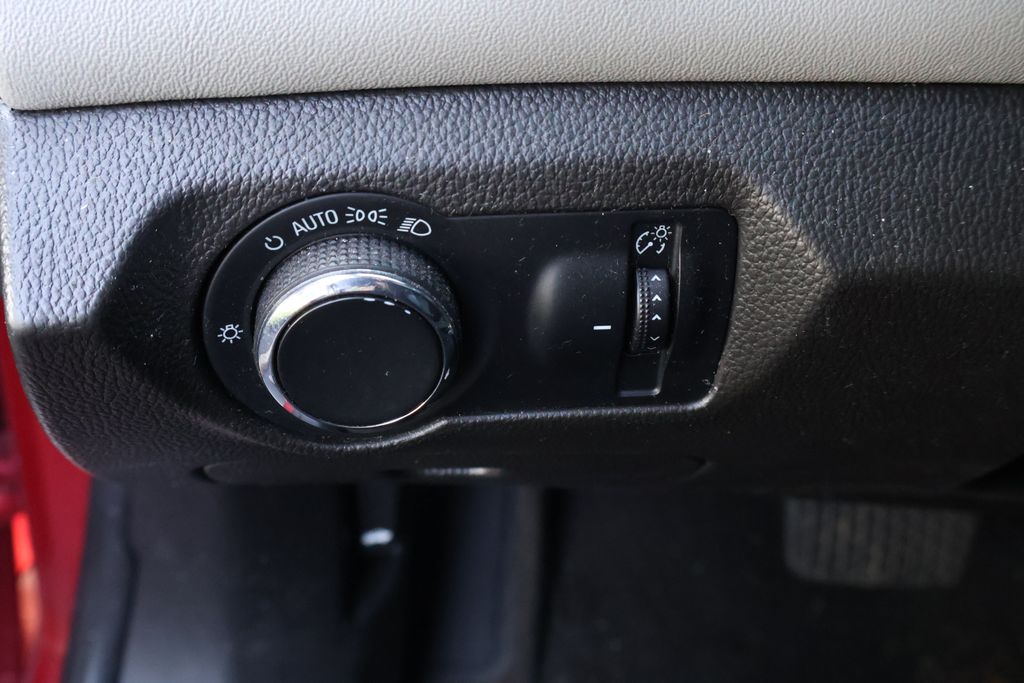 Thumbnail: 2012 Chevrolet Cruze - 17