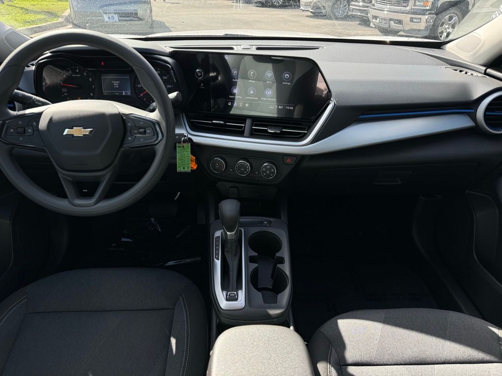 2025 Chevrolet Trax LS 24