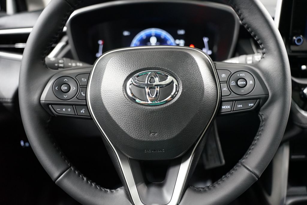 2025 Toyota Corolla Cross XLE 12