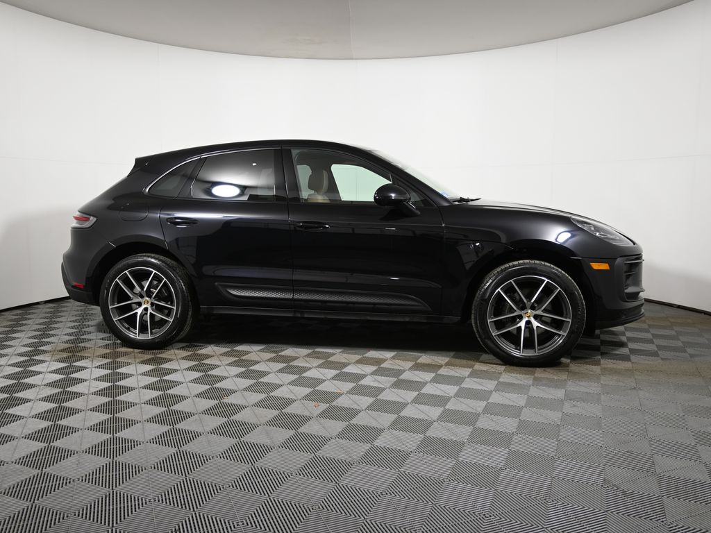 Thumbnail: 2024 Porsche Macan - 8