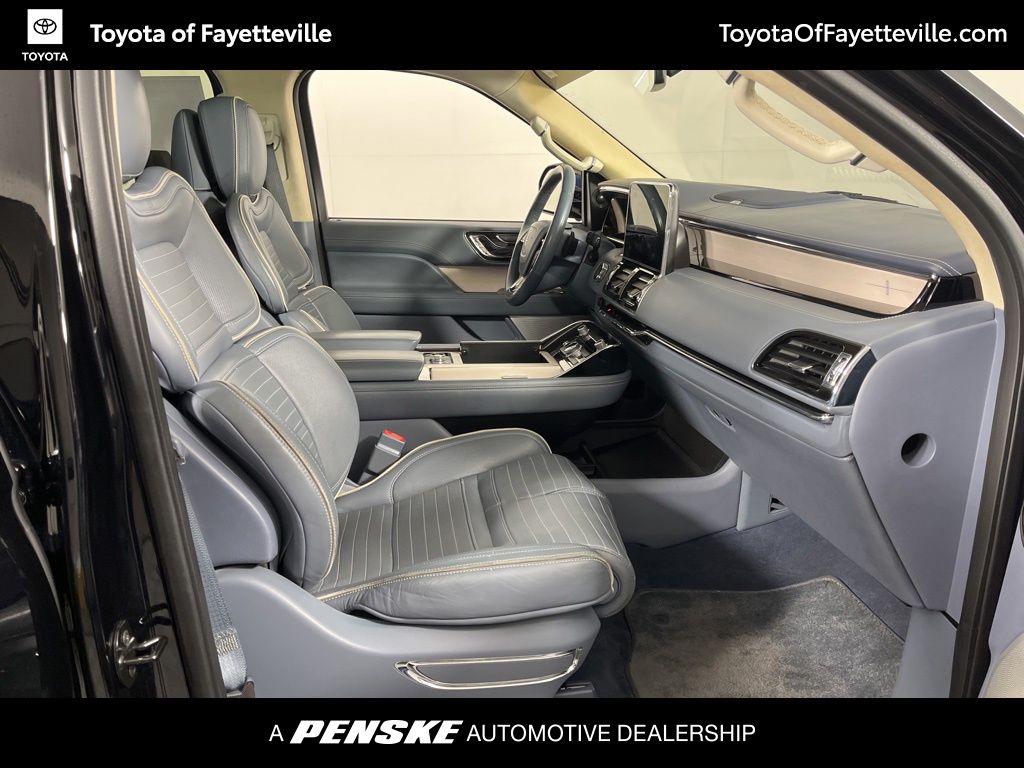 Thumbnail: 2018 Lincoln Navigator - 8