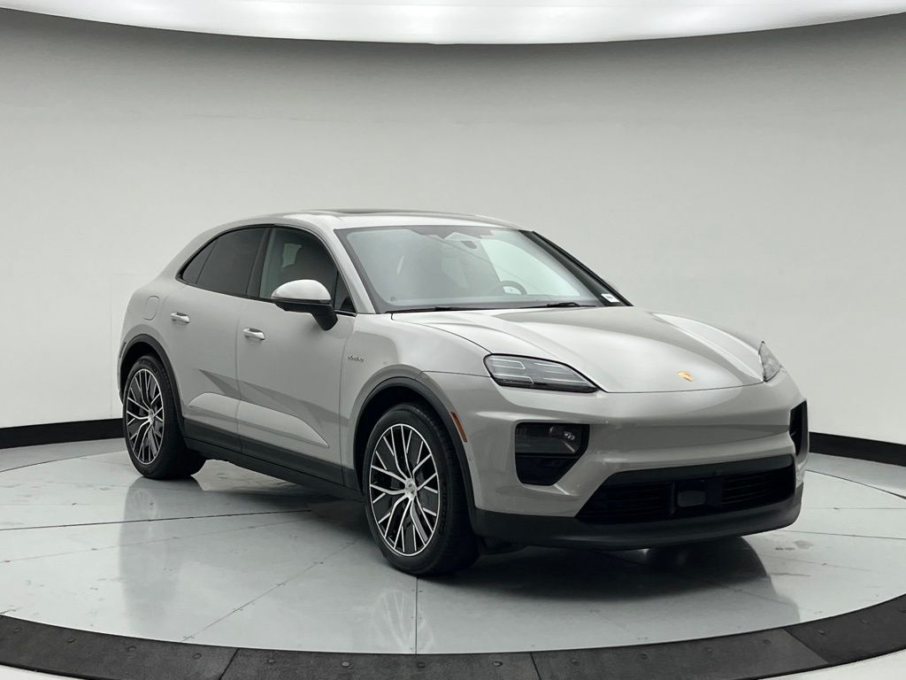 Thumbnail: 2026 Porsche Macan - 7