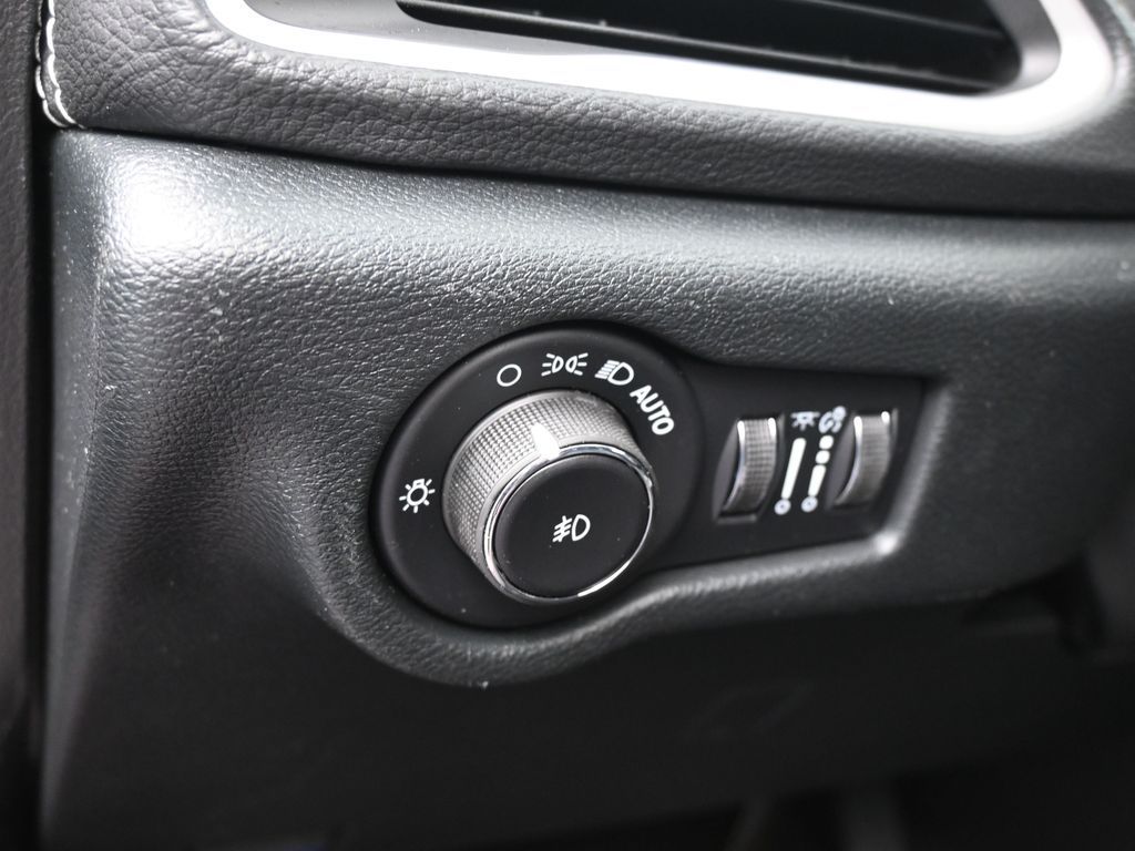 New 2026 Red Hot Pearlcoat Chrysler Select image 14