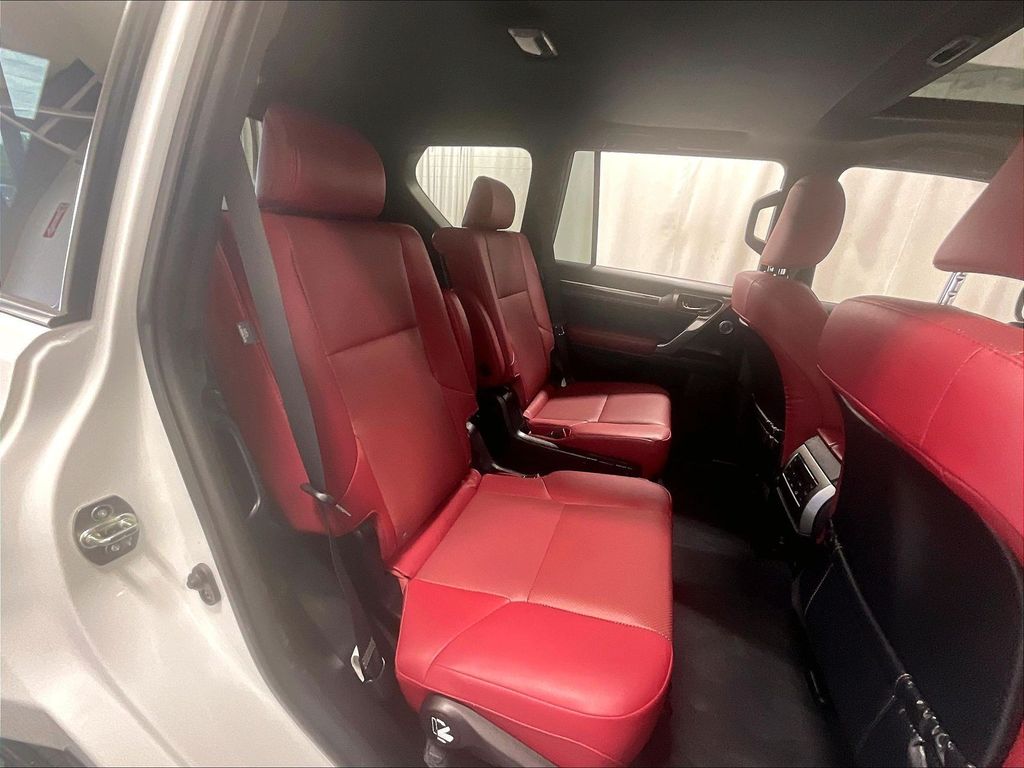 2022 Lexus GX — photo 16