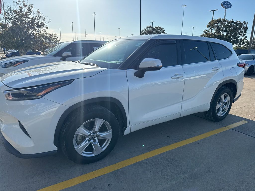 2021 Toyota Highlander LE White at Autostrade