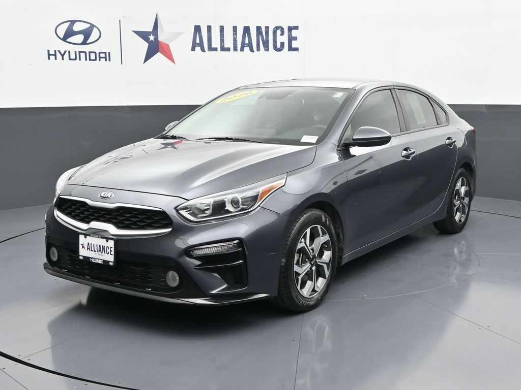 2020 Kia Forte Gris Sedán Tracción delantera Transmisión variable continua