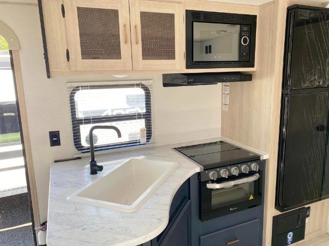 2024 Red / White Prime Time Avenger 21RBSLE Travel Trailer