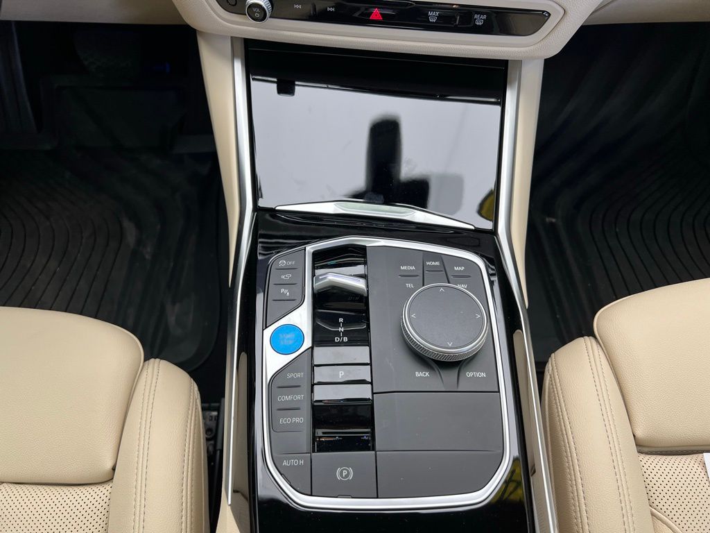 2024 BMW i4 eDrive35 12