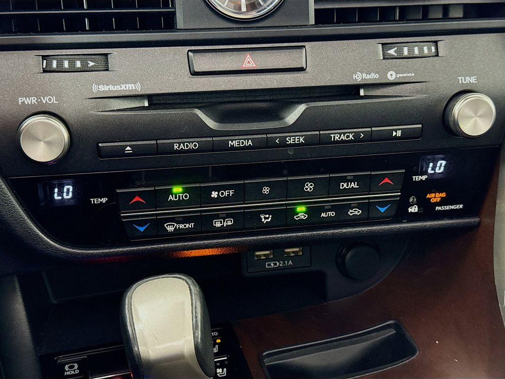 Thumbnail: 2020 Lexus RX - 16