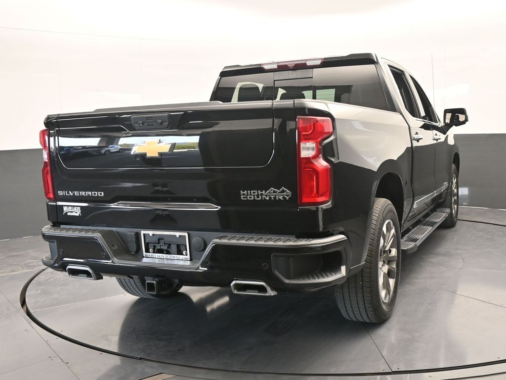 Used 2022 Black Chevrolet High Country image 5