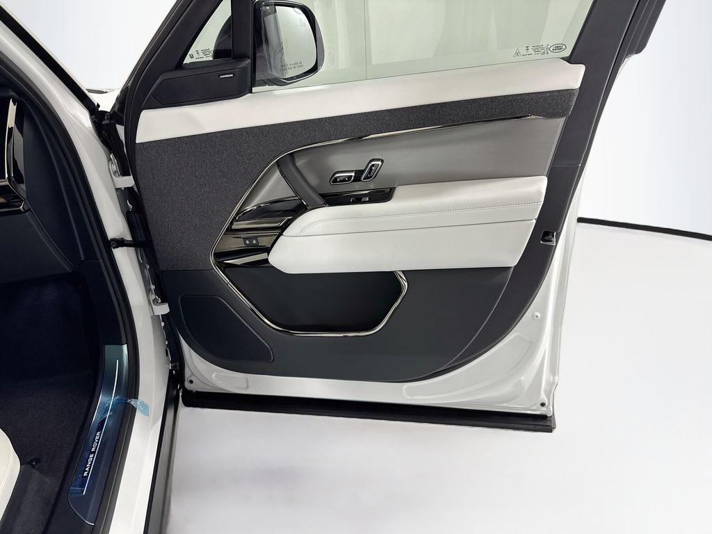 Thumbnail: 2026 Land Rover Range Rover Sport - 26
