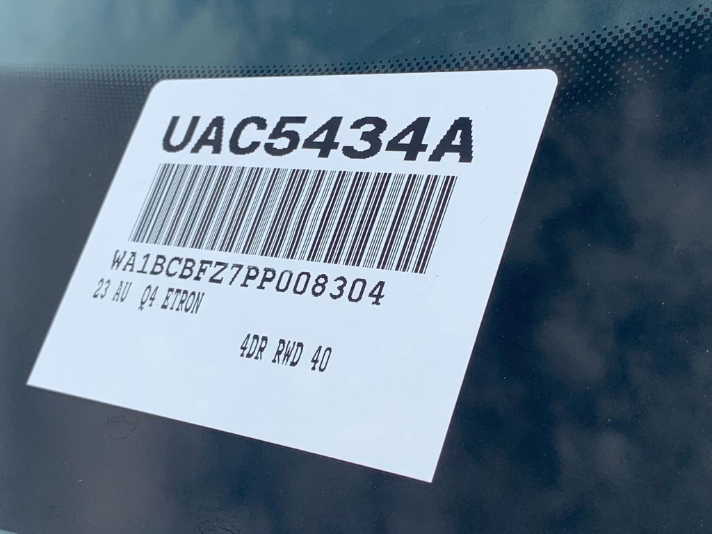 Thumbnail: 2023 Audi Q4 e-tron - 10
