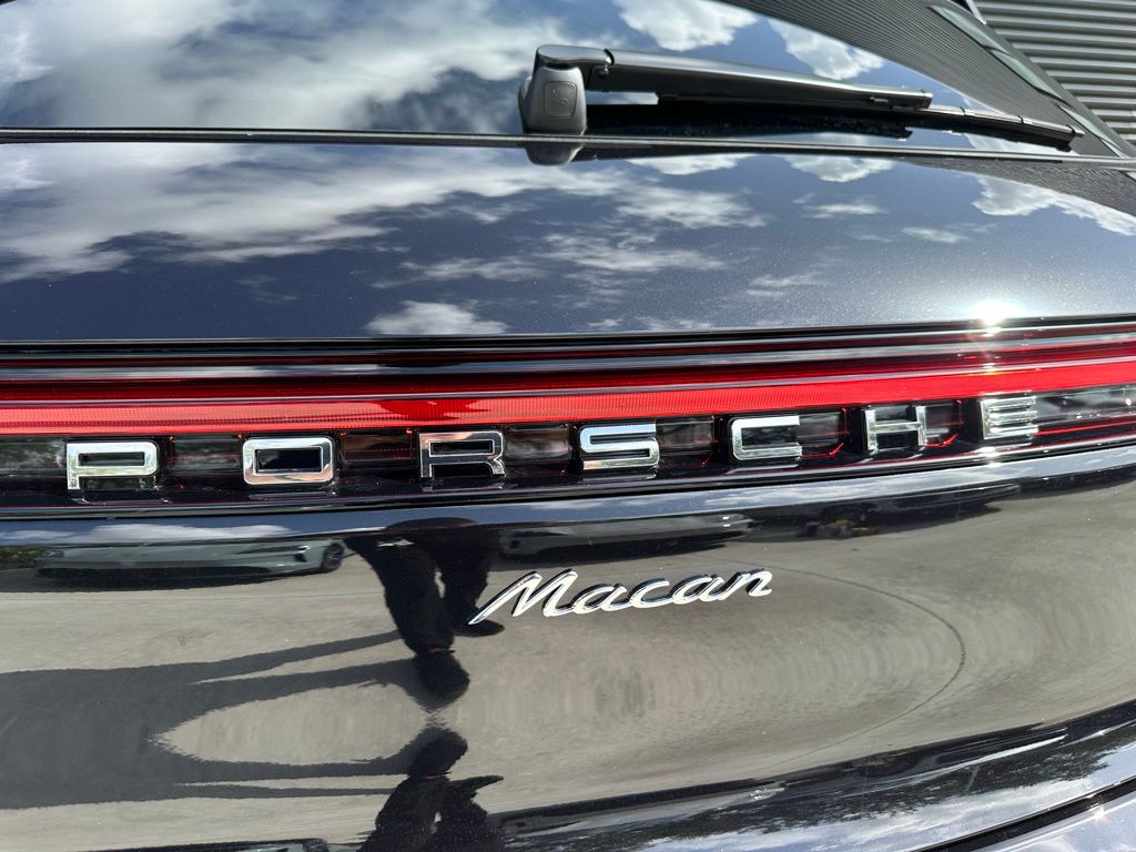 Thumbnail: 2025 Porsche Macan - 12