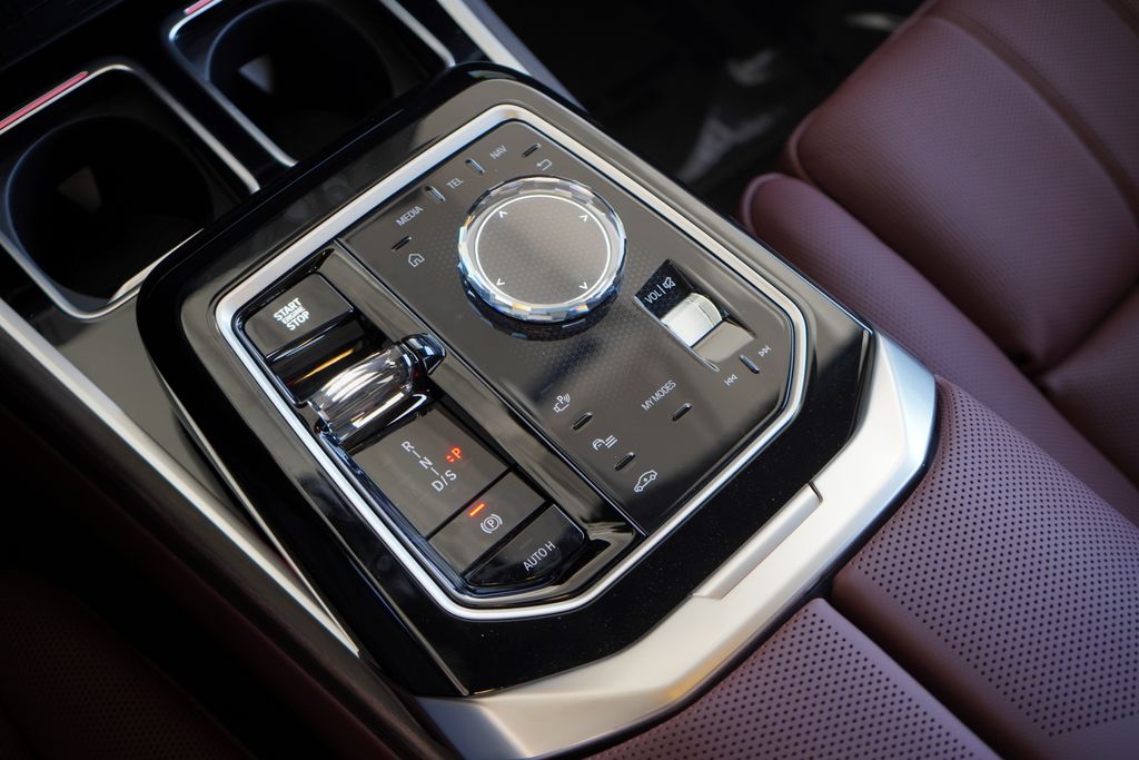 Thumbnail: 2025 BMW 7 Series - 20