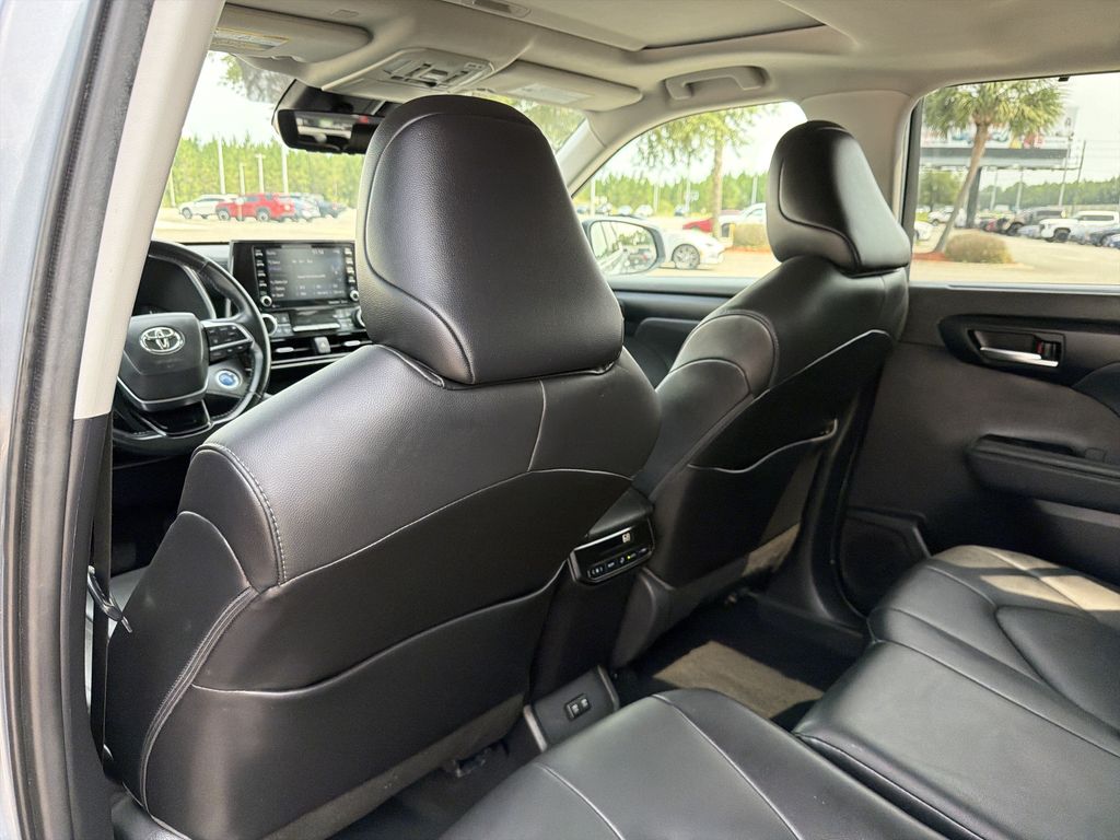 Used 2021 Toyota Highlander Hybrid SUV