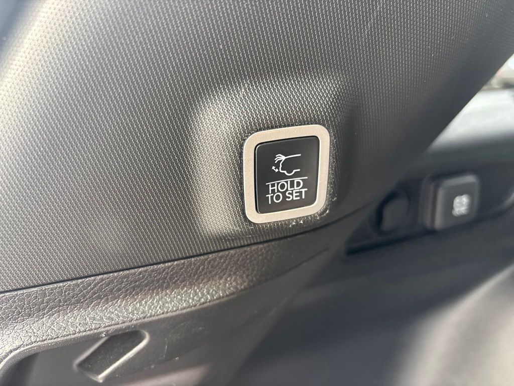 Used 2025 Jeep Grand Cherokee SUV