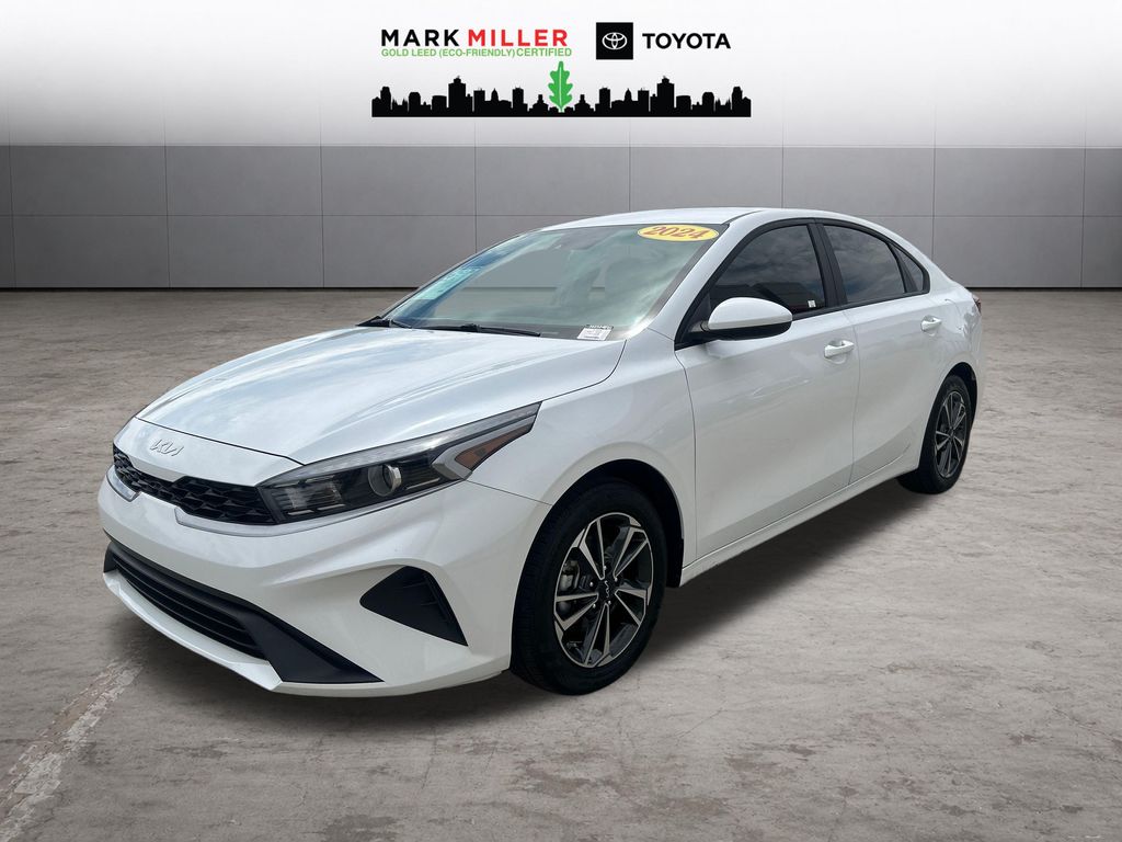 Snow White Pearl 2024 Kia Forte Sedan Front-Wheel Drive Automatic