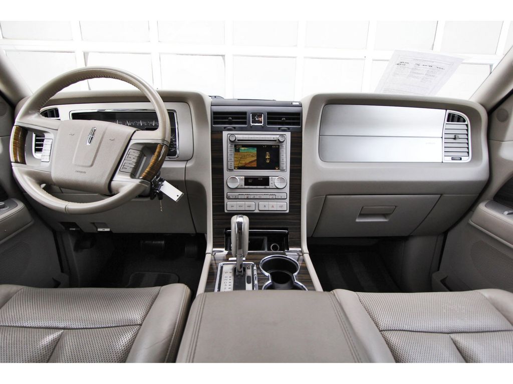 2010 Lincoln Navigator L Base - 8