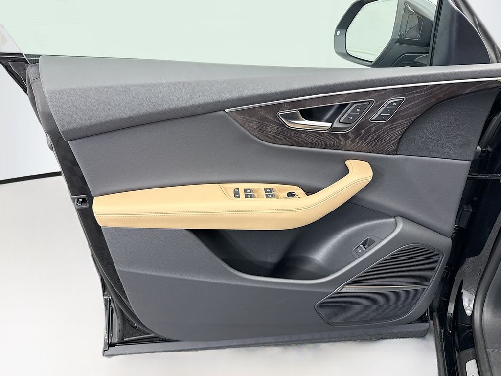 Thumbnail: 2026 Audi Q8 - 23