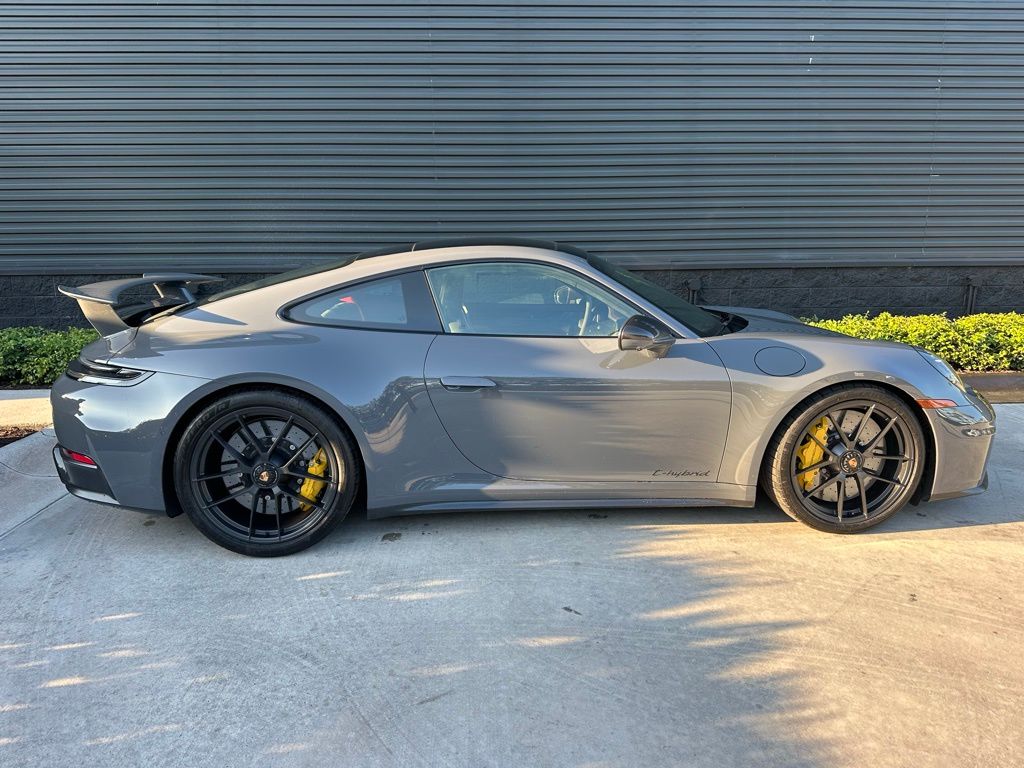 Thumbnail: 2025 Porsche 911 - 10