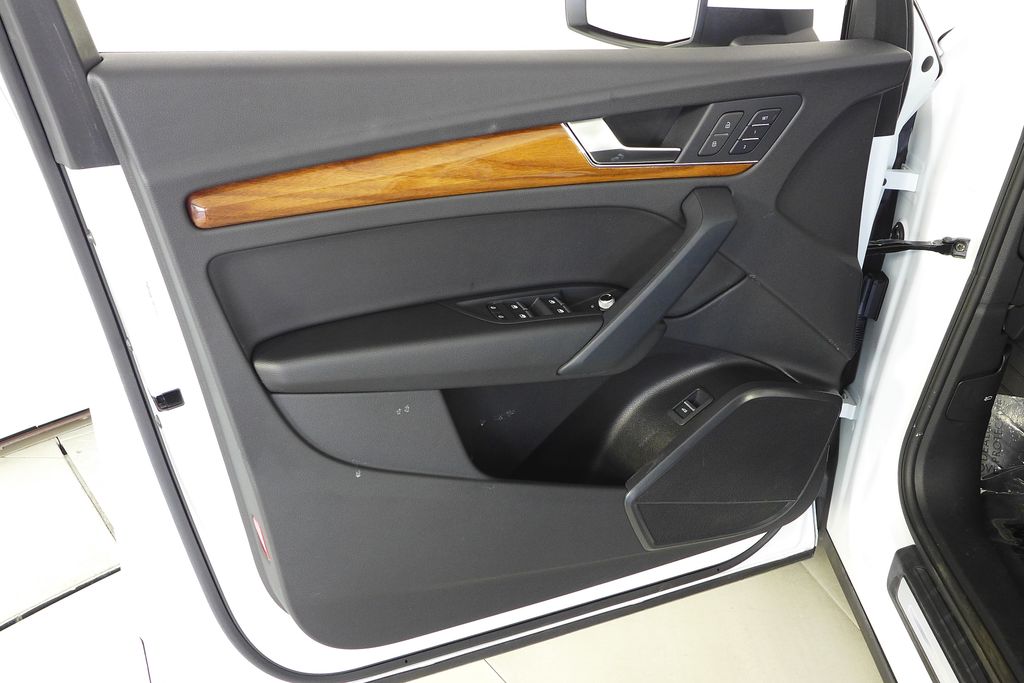 Thumbnail: 2023 Audi Q5 - 11