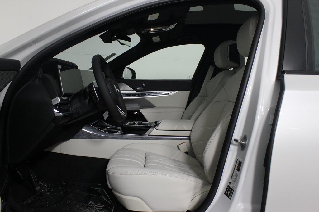 Thumbnail: 2025 BMW 7 Series - 5