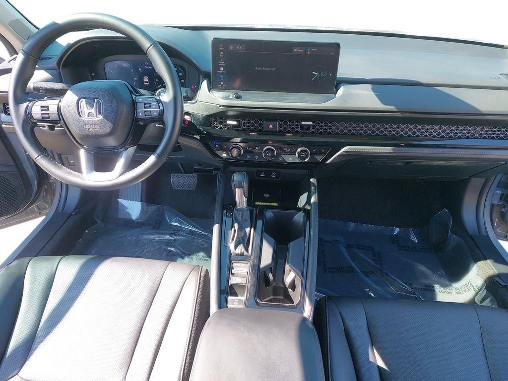 Used 2024  Honda Touring image 9
