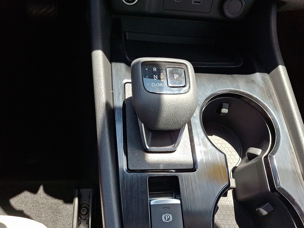 2023 Nissan Rogue — photo 17