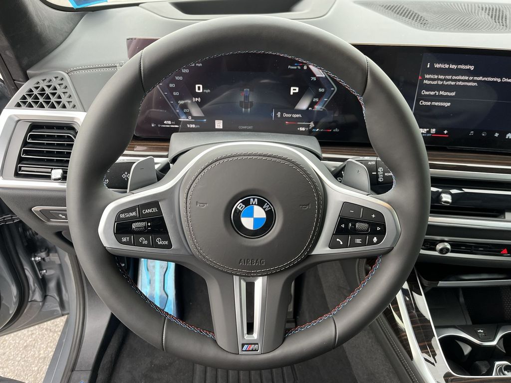 2025 BMW X7 M60i 14