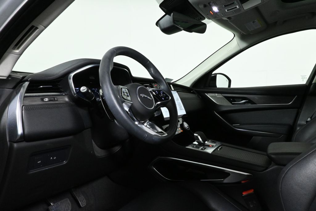 Thumbnail: 2023 Jaguar F-Pace - 4