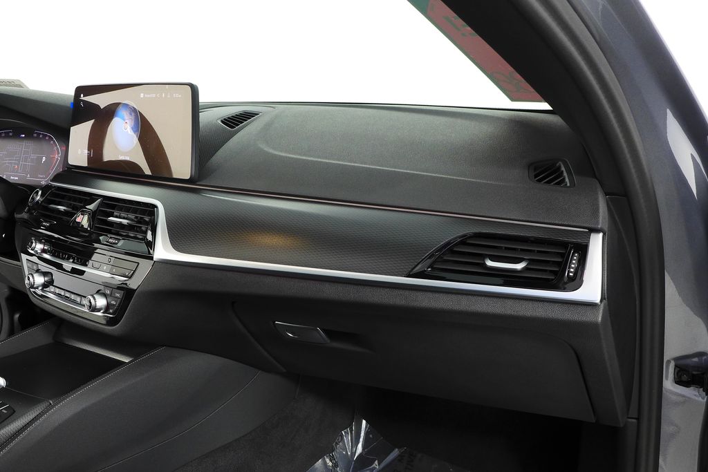 Thumbnail: 2023 BMW 5 Series - 14