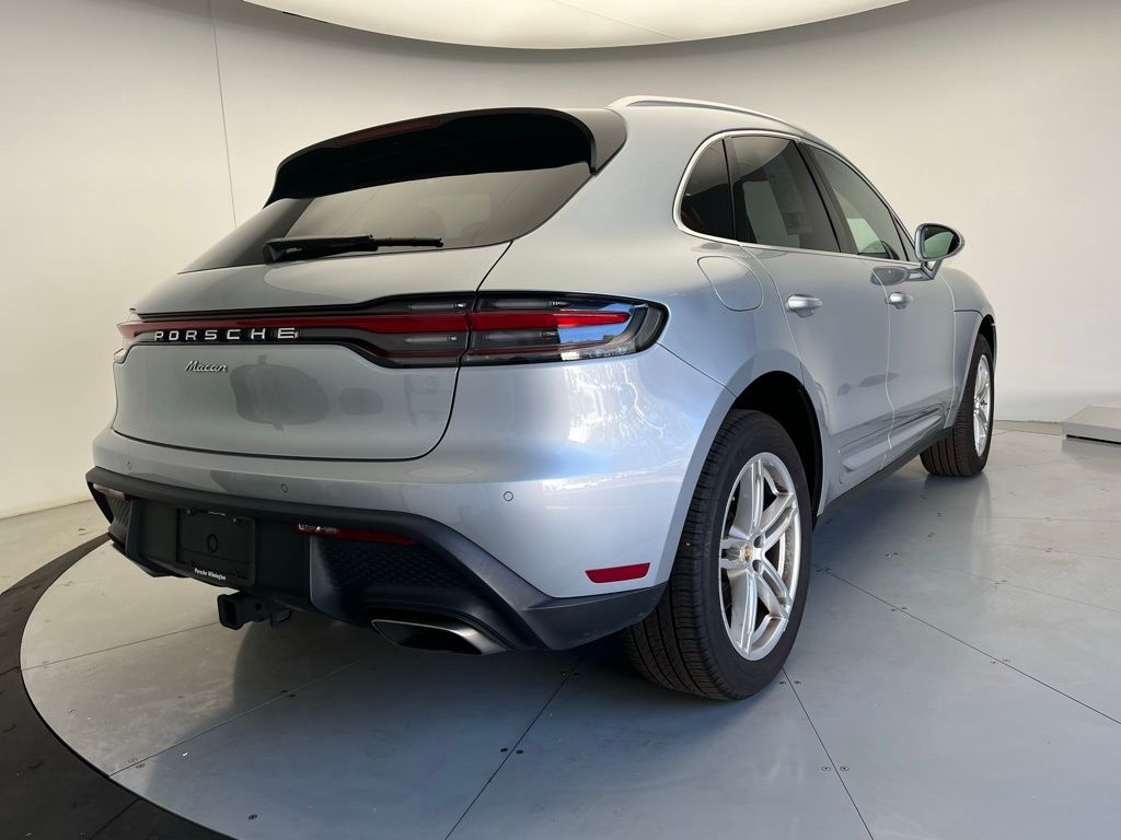 Thumbnail: 2022 Porsche Macan - 22