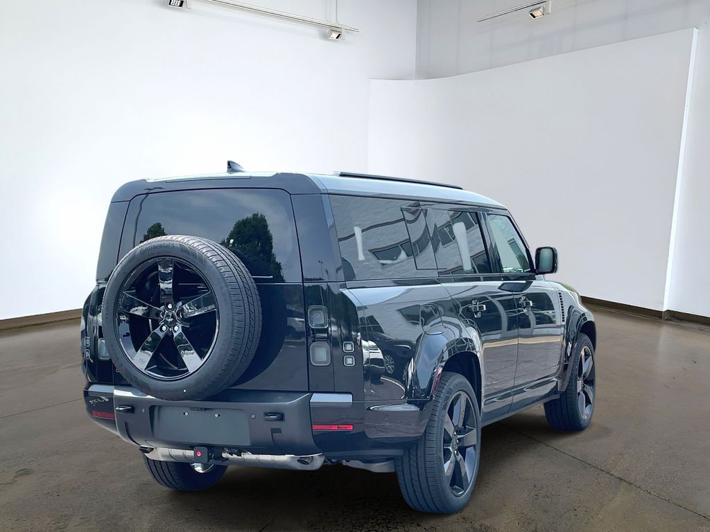 New 2026 Black Land Rover X-Dynamic SE image 4