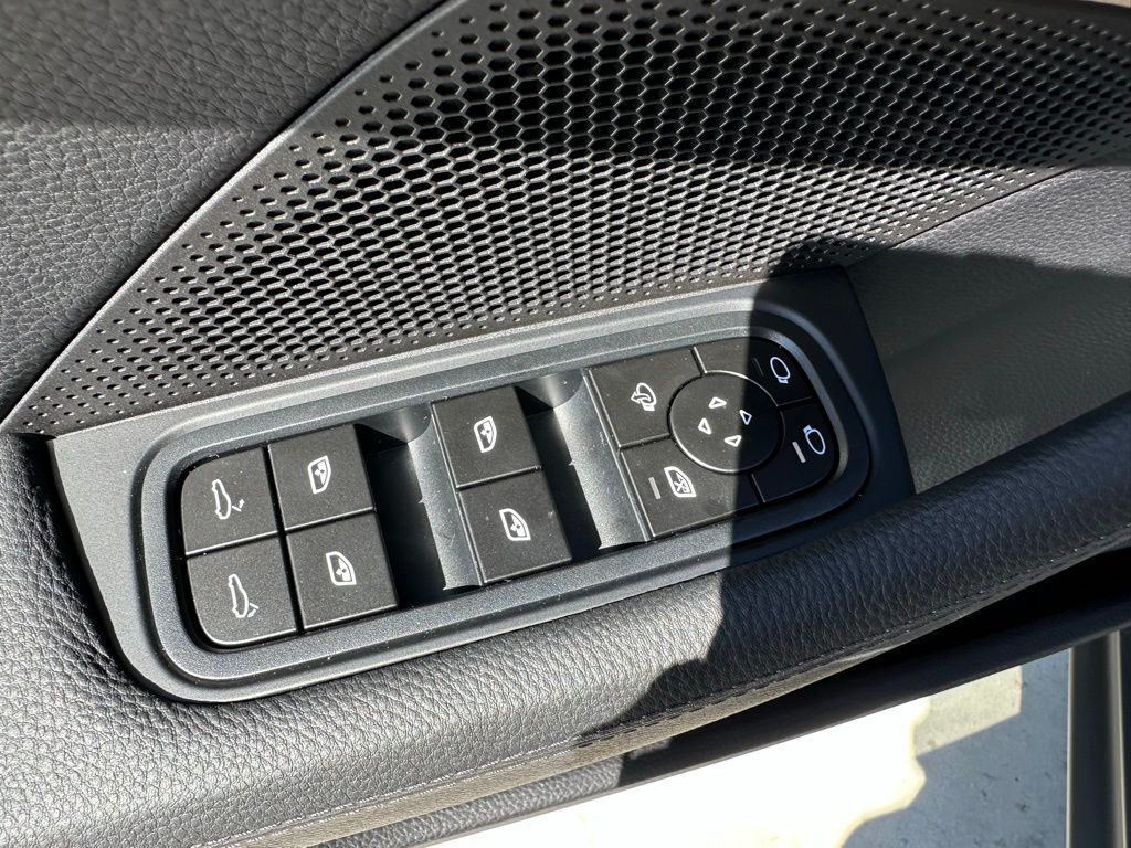 Thumbnail: 2026 Porsche Panamera - 20