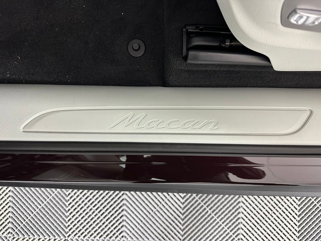 Thumbnail: 2026 Porsche Macan - 20