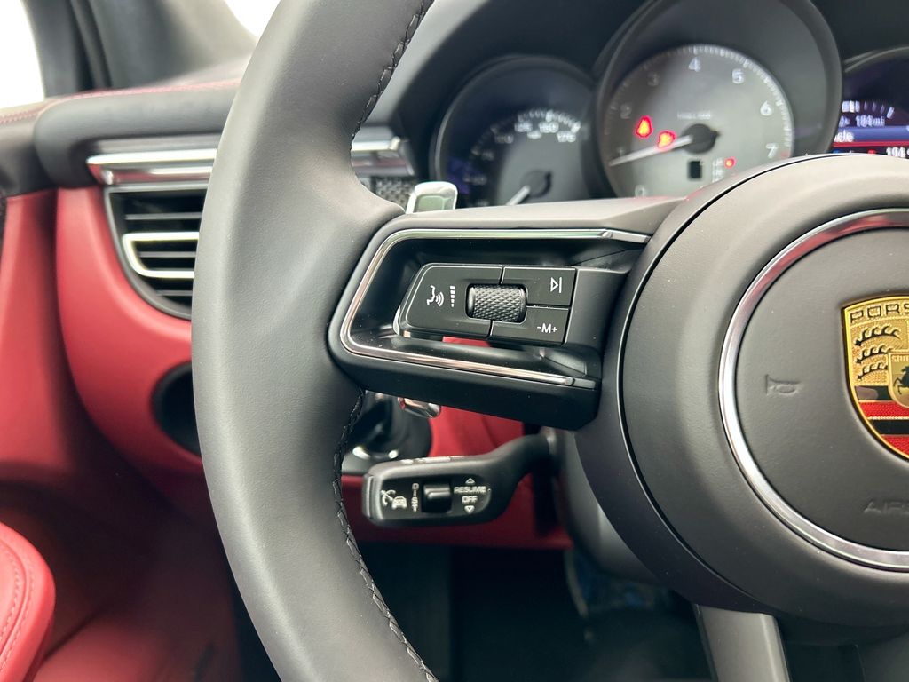 Thumbnail: 2026 Porsche Macan - 14