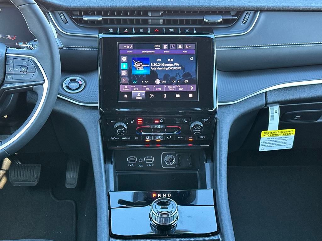 2025 Jeep Grand Cherokee Laredo photo 14